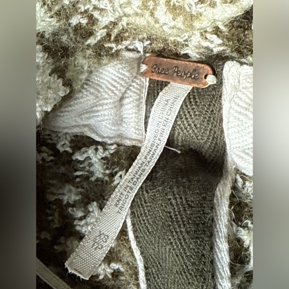 Free People Oversized Hooded Boho crop top Sweater Olive Green Soft Knit Sz XS - Picture 9 of 12